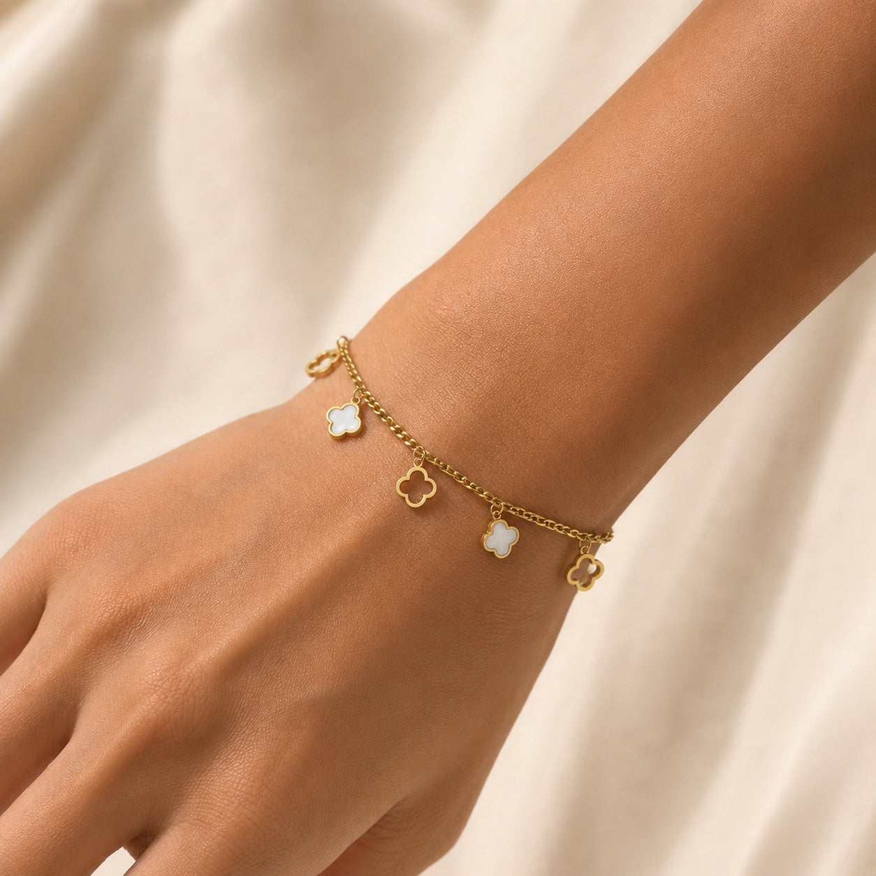 Quatria Charm Bracelet | Gold Clover Chain for Sensitive Skin