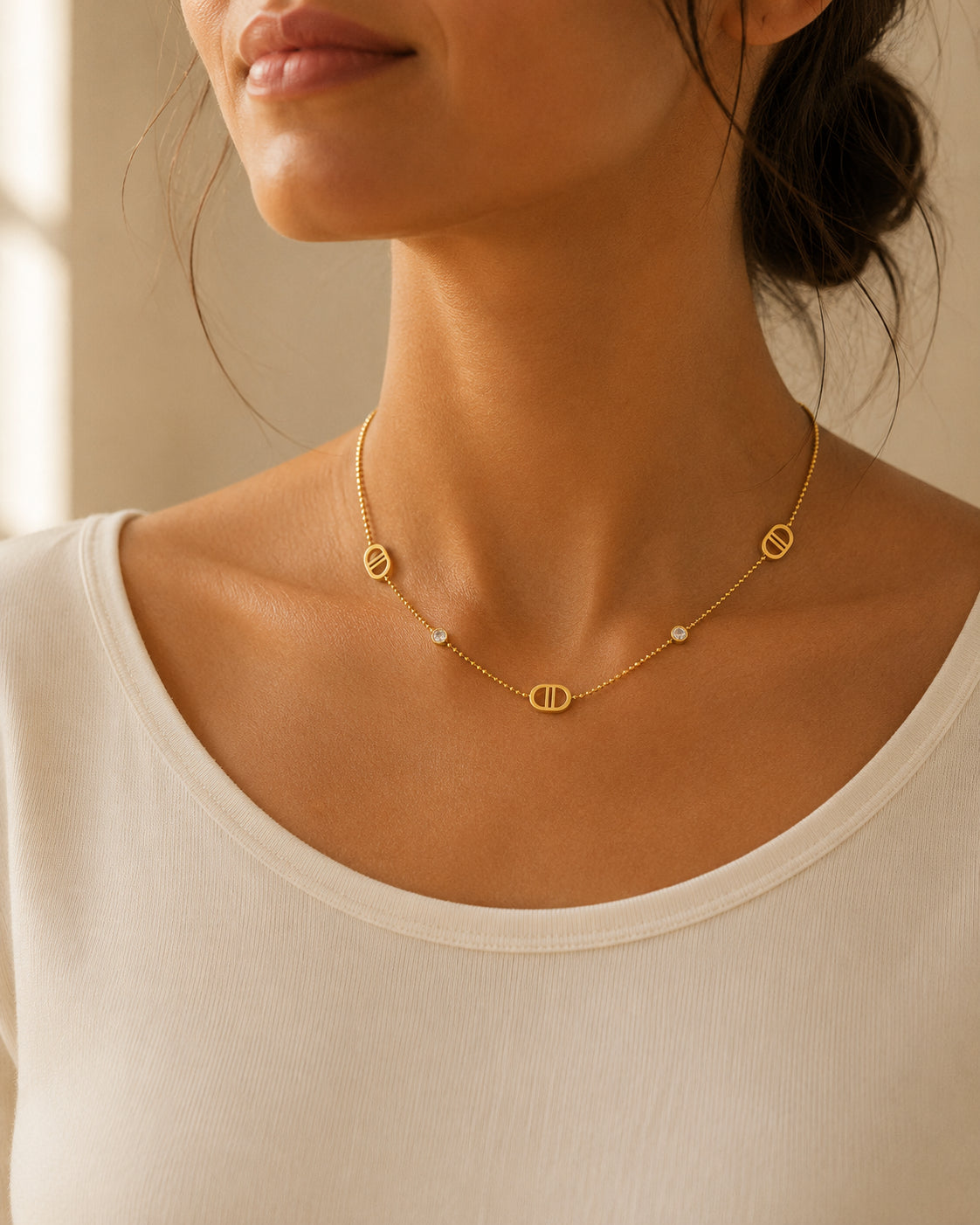 Elantra Necklace | Gold Link Chain with Bezel-Set Zircon
